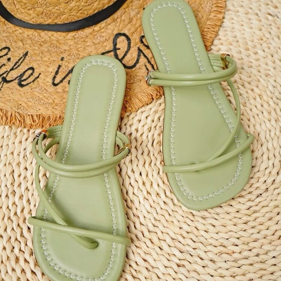 Olive green sandals - Picture 1 of 2